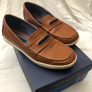 TOMMY HILFIGER
DWAYNE YOUTH PENNY LOAFER